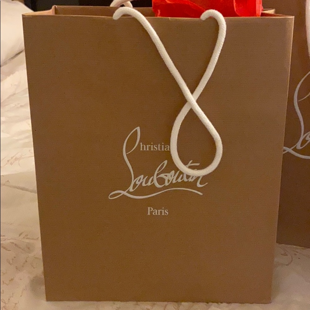 CL Shopping - Picture 2 of 3